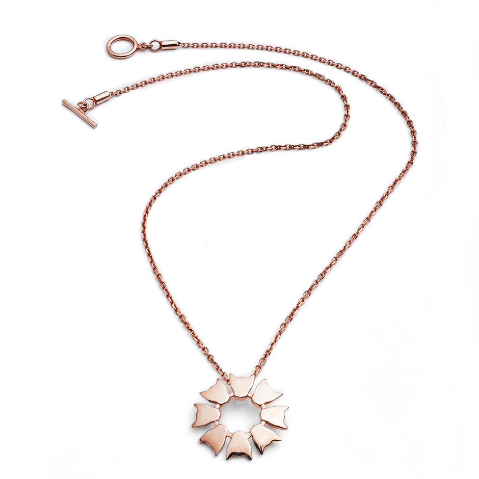 67%   DISCOUNT  Unique Large 18ct Rose Gold Vermeil Jaguar Flower Pendant Necklace